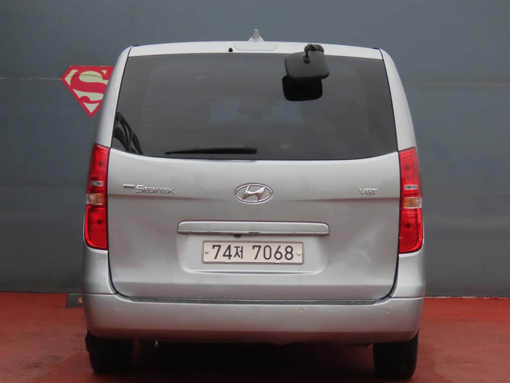 HYUNDAI Starex - Vista 7