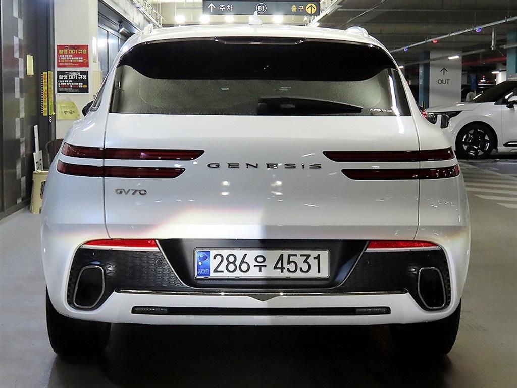 Genesis GV70 - Vista 5