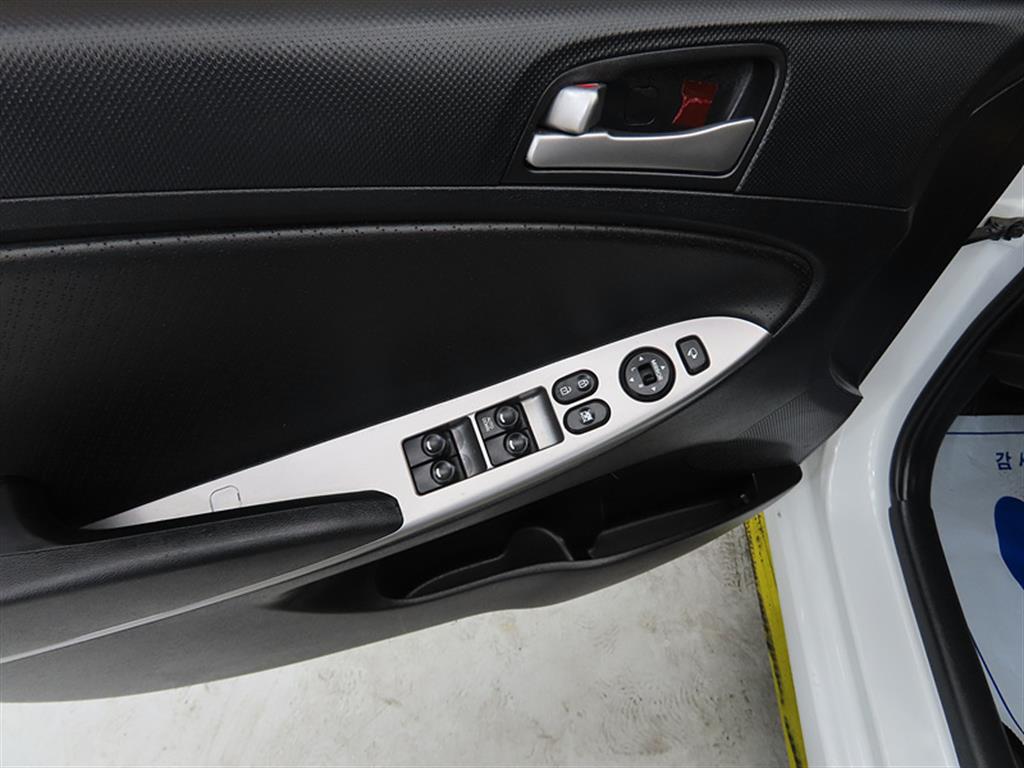 HYUNDAI Accent - Vista 11