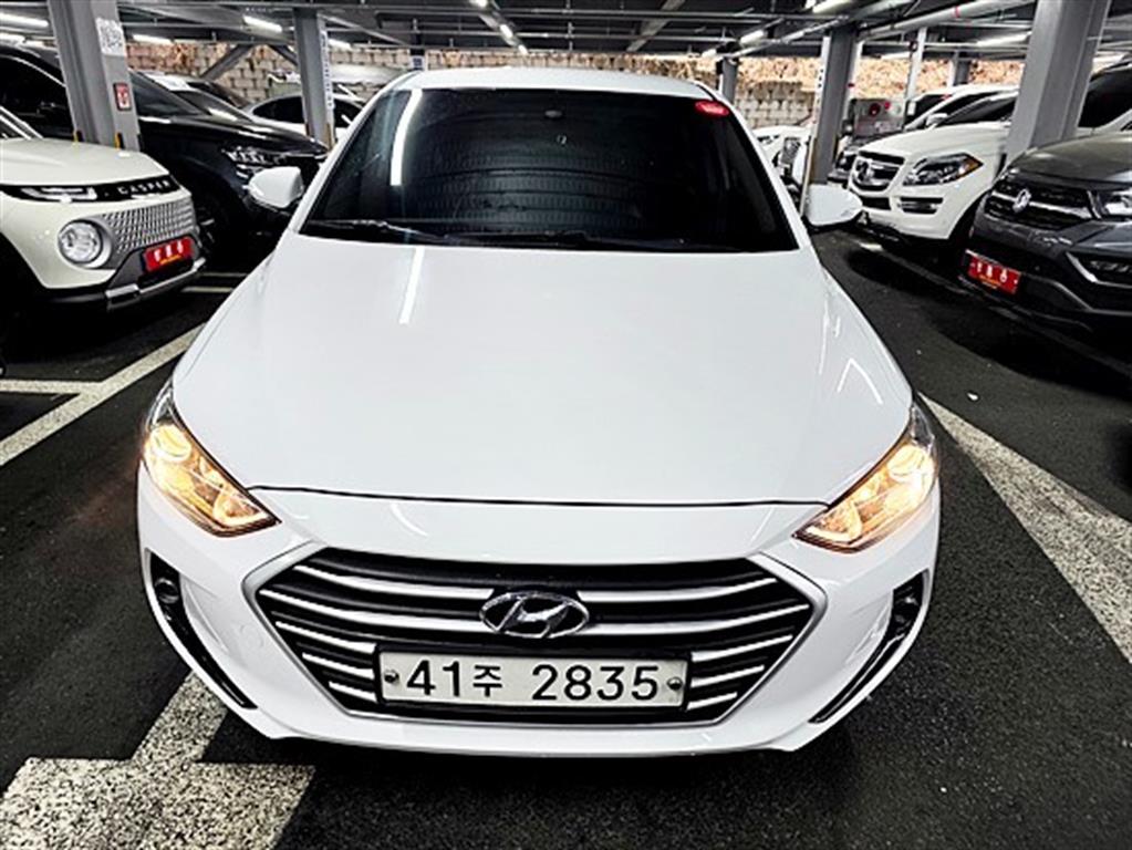 HYUNDAI Avante 2018 Blanco - Importación desde Corea - HF Imports Iquique - Foto 1