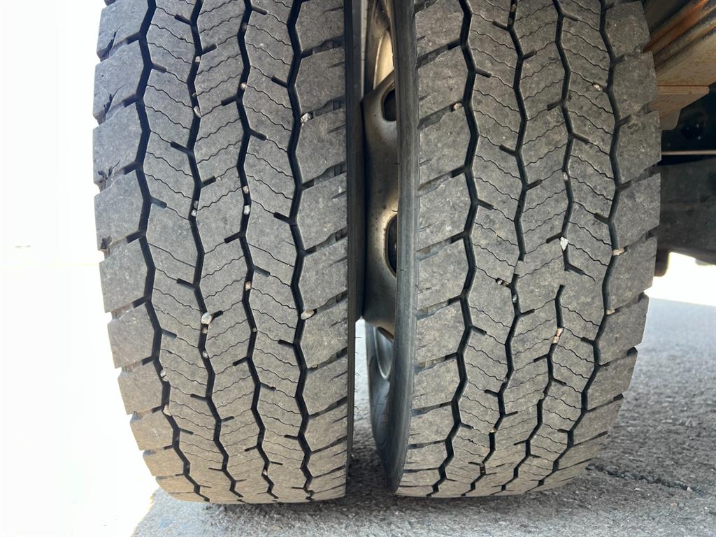 medium and large cargo truck - Vista 12