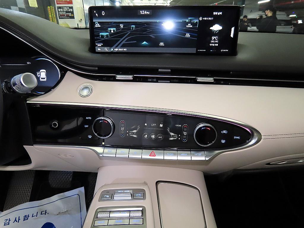 Genesis GV70 - Vista 11