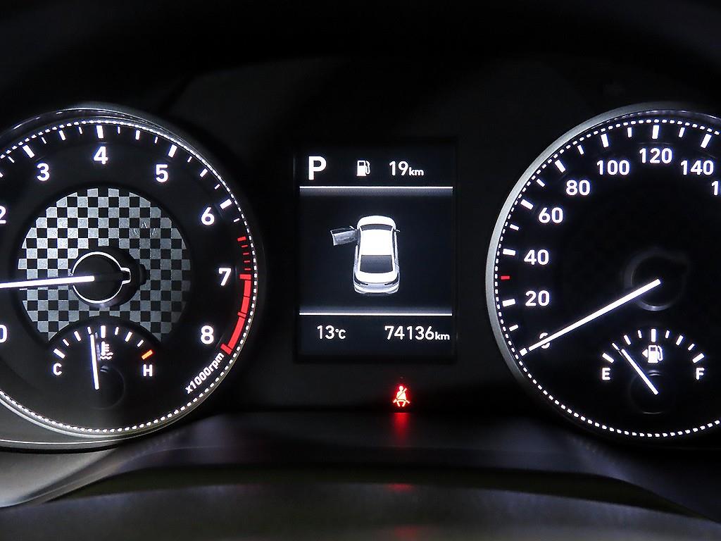 HYUNDAI Avante - Vista 9