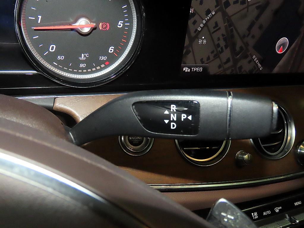 Mercedes Benz E class - Vista 12