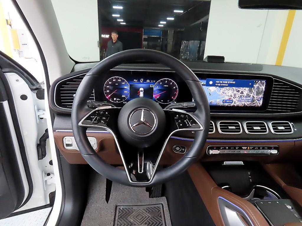 Mercedes Benz GLE Class - Vista 9