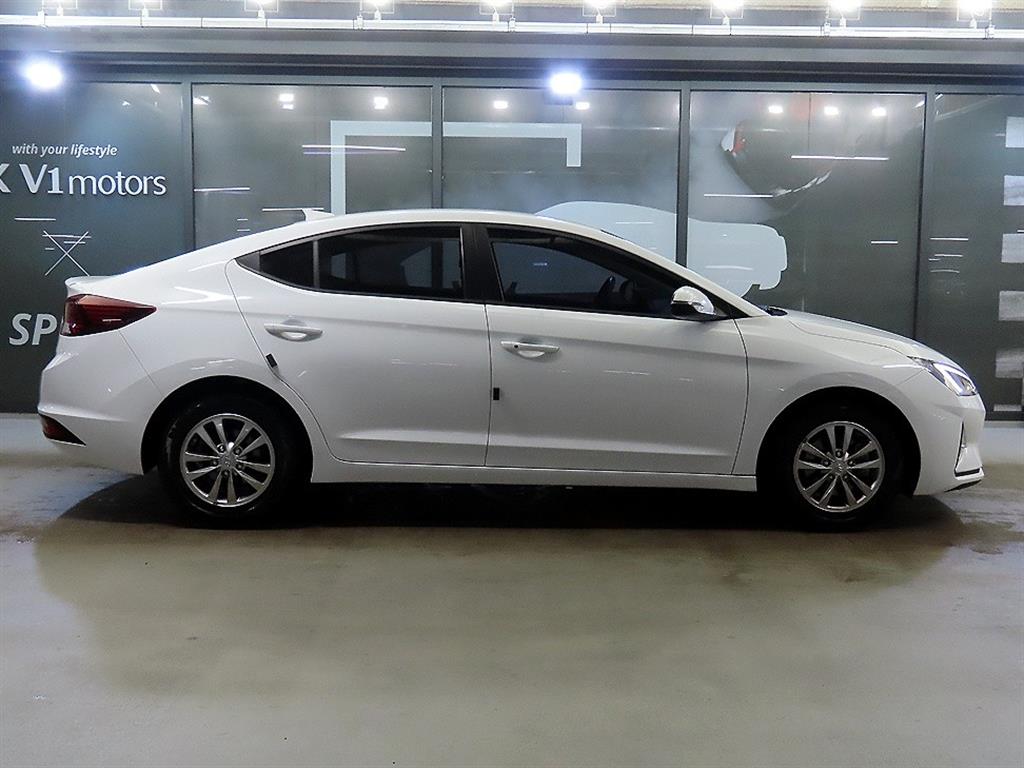 HYUNDAI Avante - Vista 3