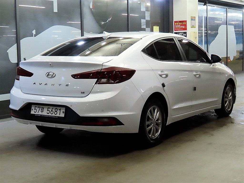 HYUNDAI Avante - Vista 4