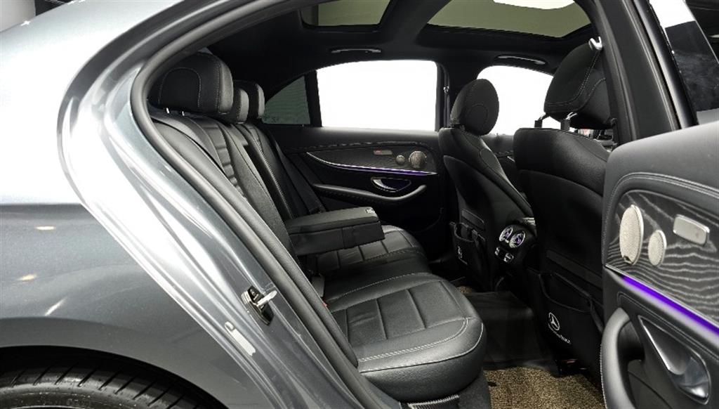 Mercedes Benz E class - Vista 12