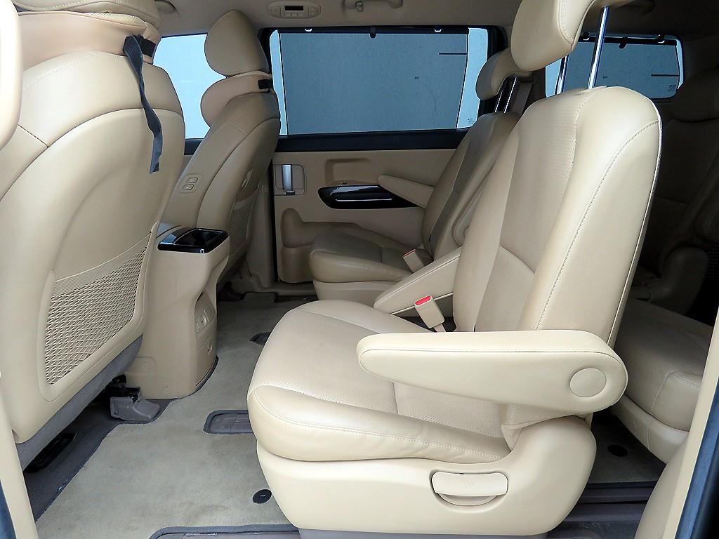KIA Carnival - Vista 9