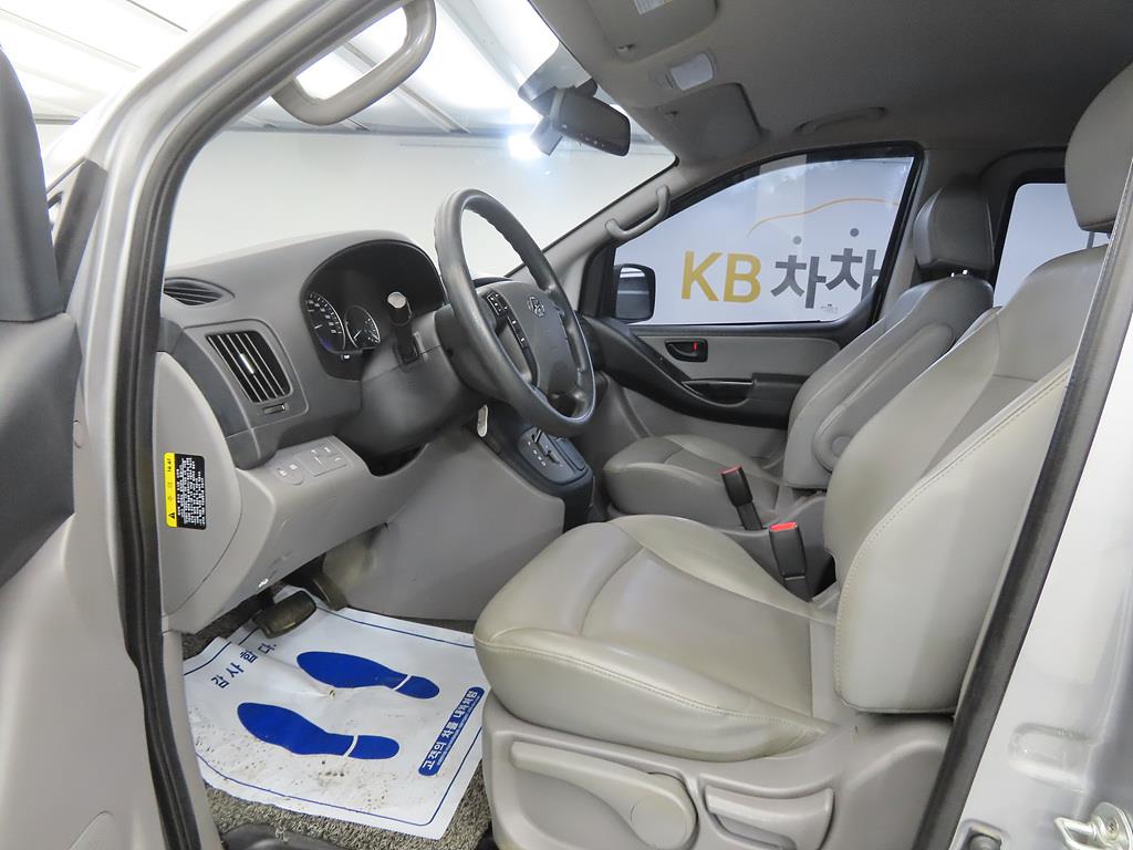 HYUNDAI Starex - Vista 5