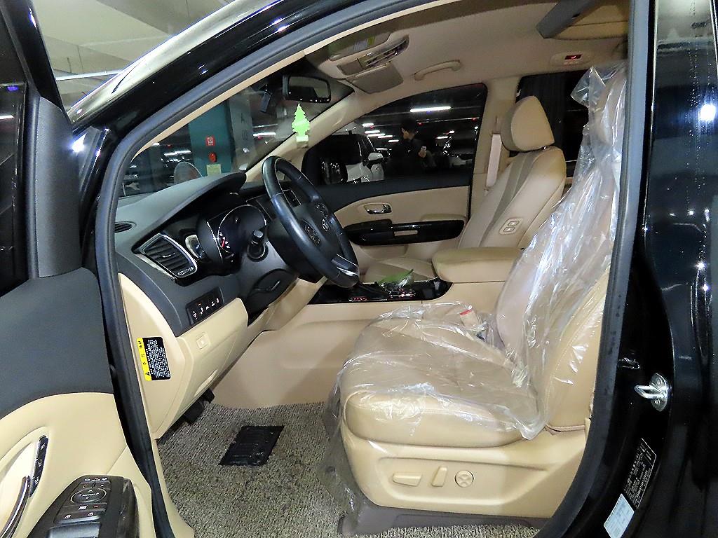 KIA Carnival - Vista 6
