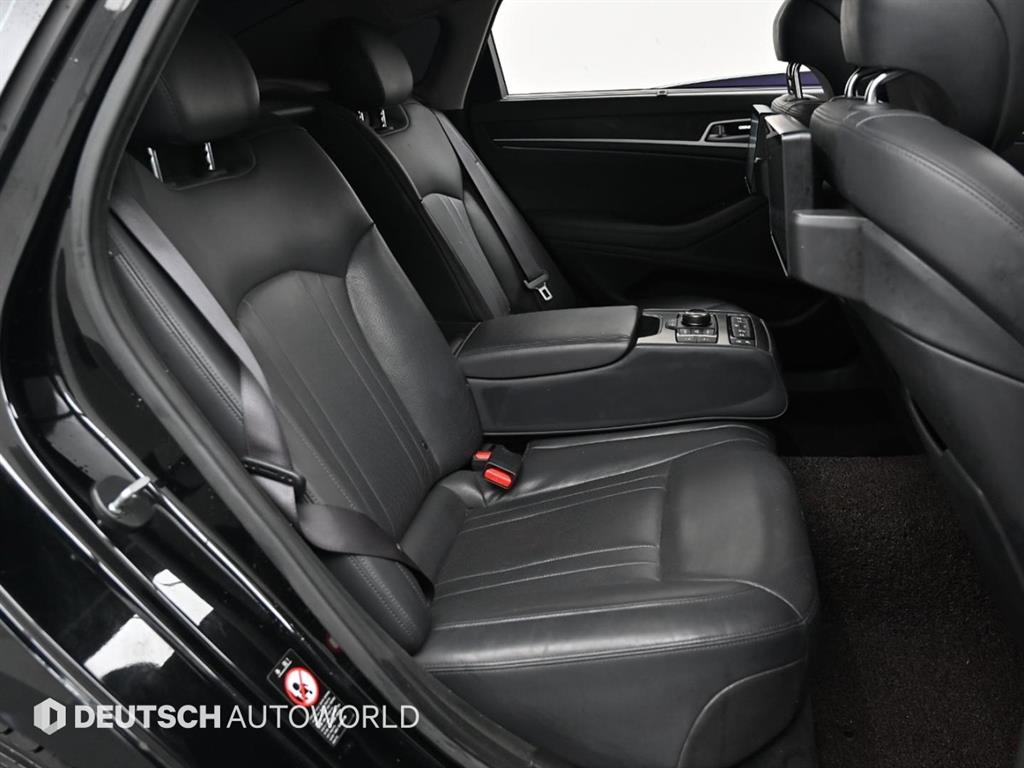 HYUNDAI Genesis - Vista 12