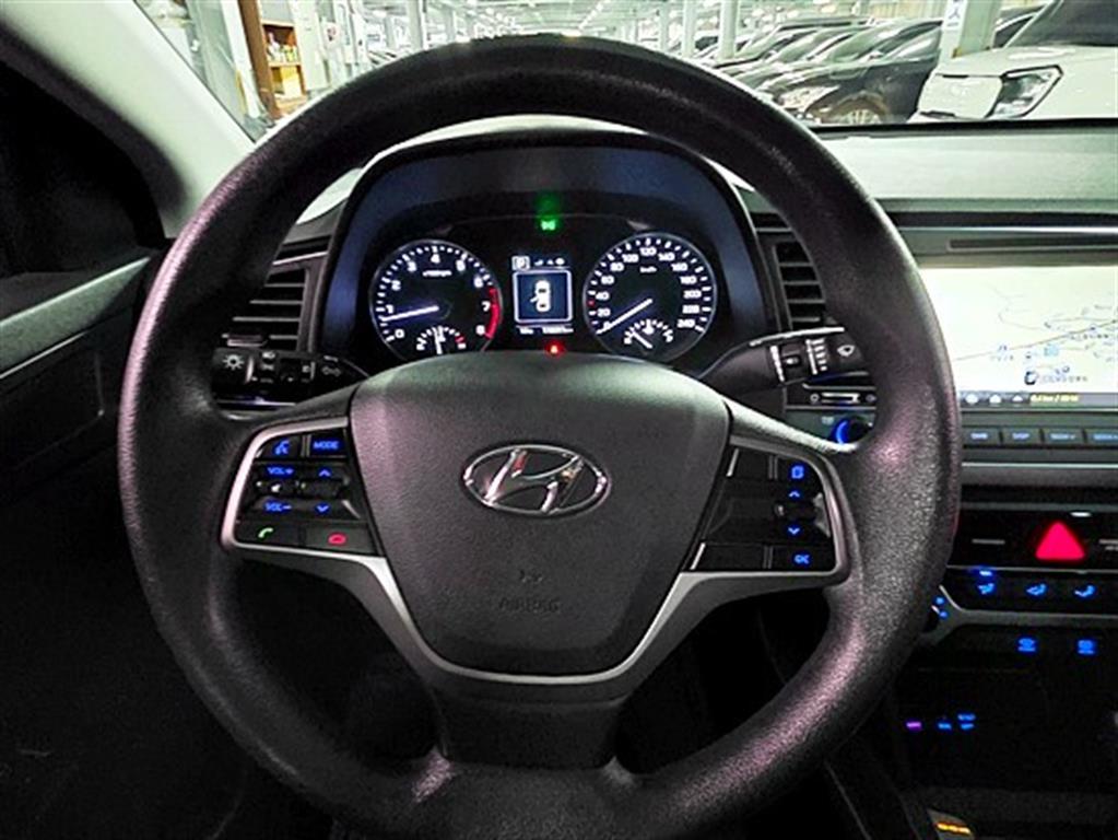 HYUNDAI Avante - Vista 12