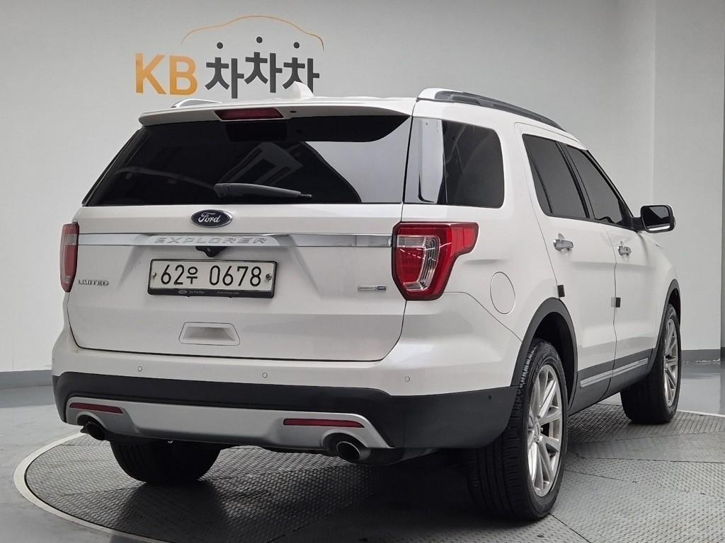 Ford Explorer - Vista 3