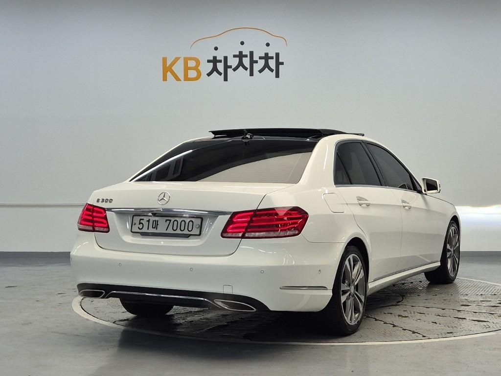 Mercedes Benz E class - Vista 3