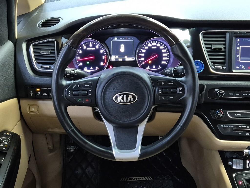 KIA Carnival - Vista 9