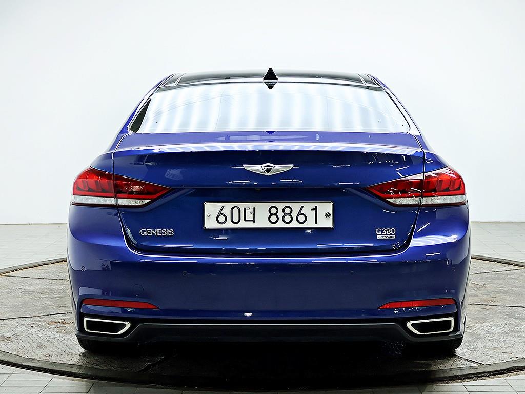 HYUNDAI Genesis - Vista 5