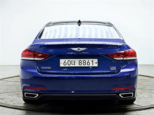 HYUNDAI Genesis - Vista 6