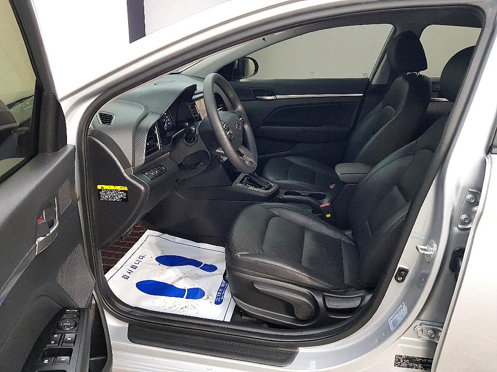 HYUNDAI Avante - Vista 8