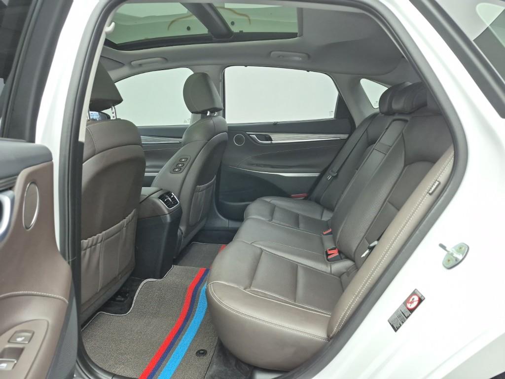 HYUNDAI Grandeur - Vista 12