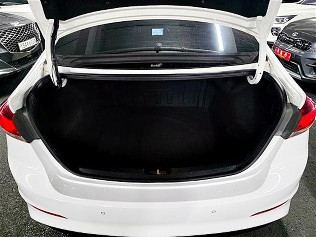 HYUNDAI Avante 2018 Blanco - Importación desde Corea - HF Imports Iquique - Foto 17