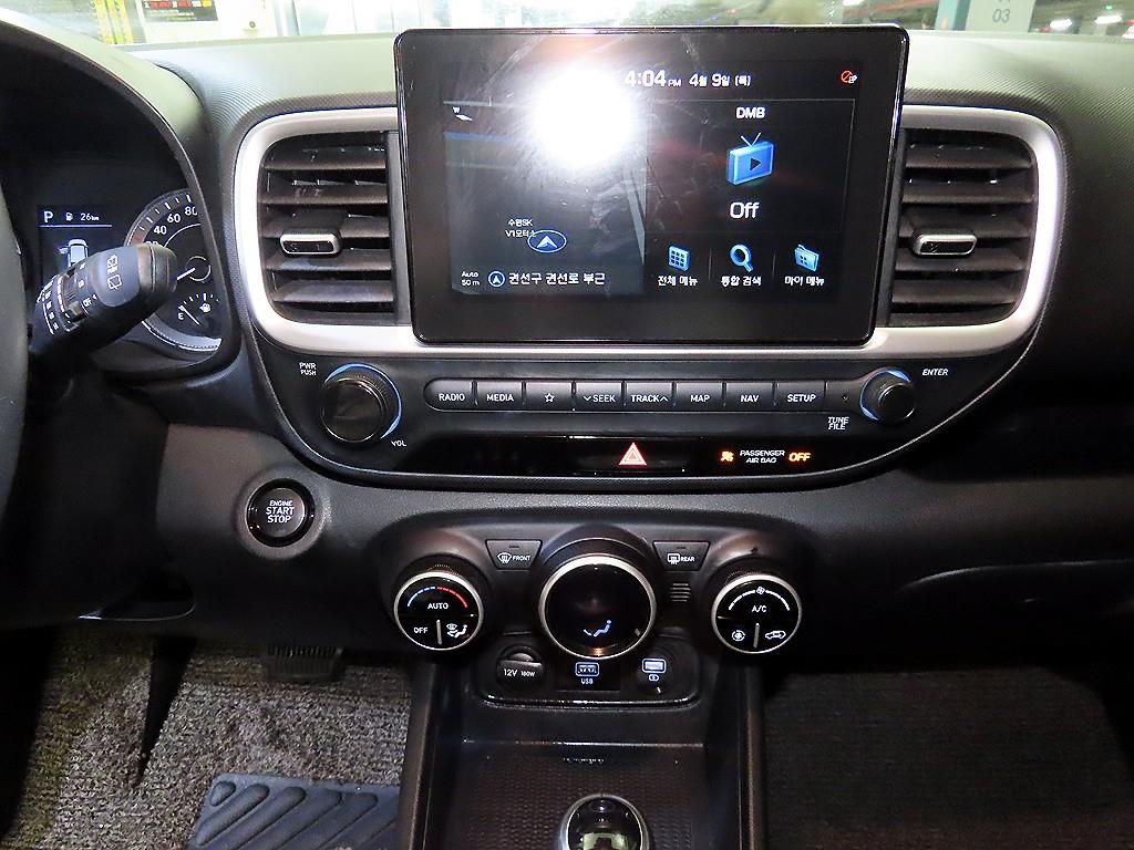 HYUNDAI Venue - Vista 11