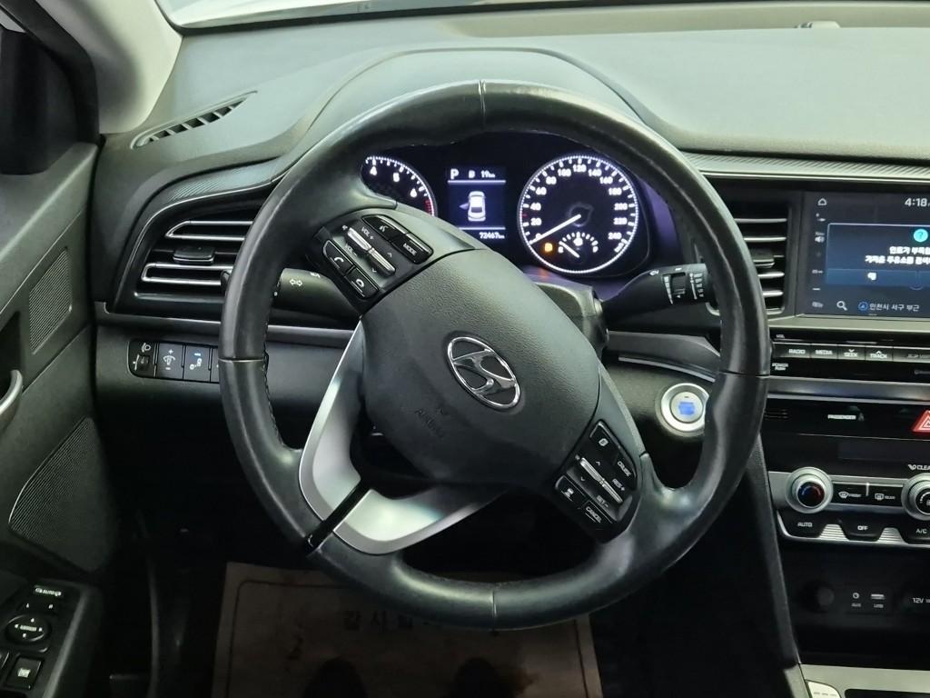 HYUNDAI Avante - Vista 9