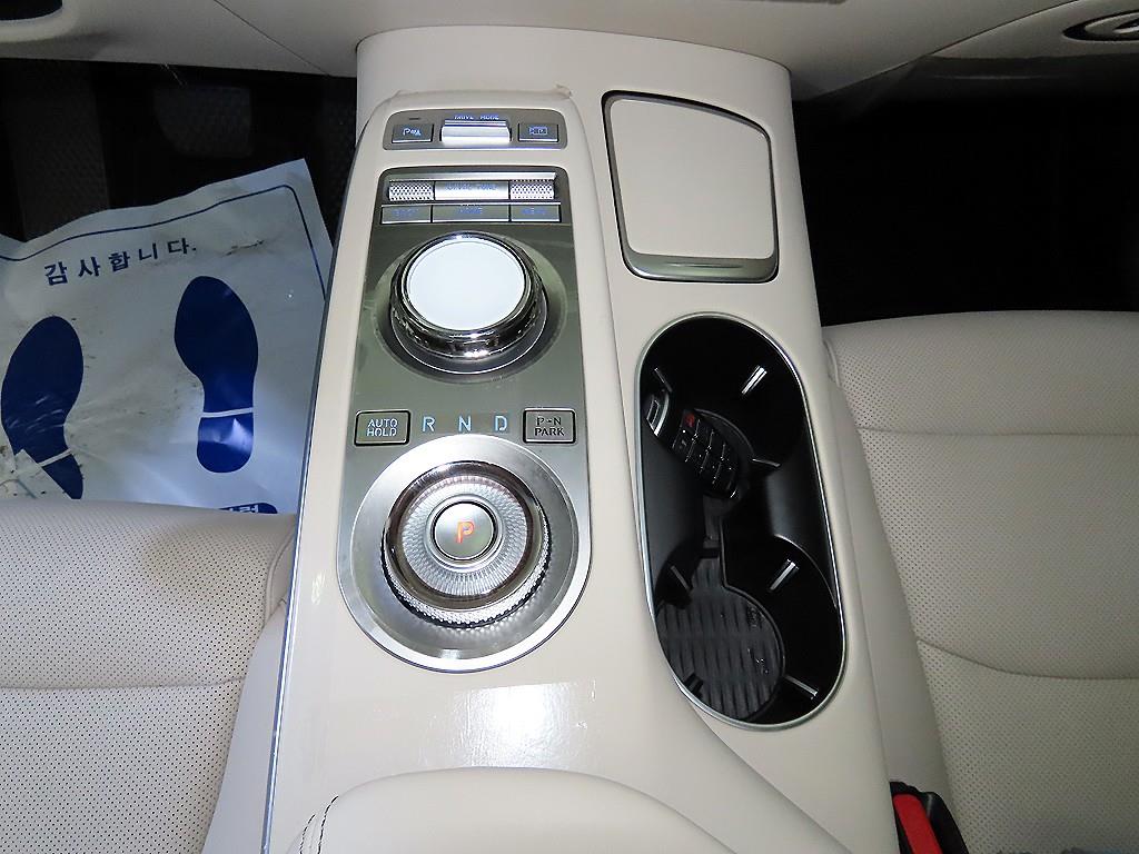 Genesis GV70 - Vista 12