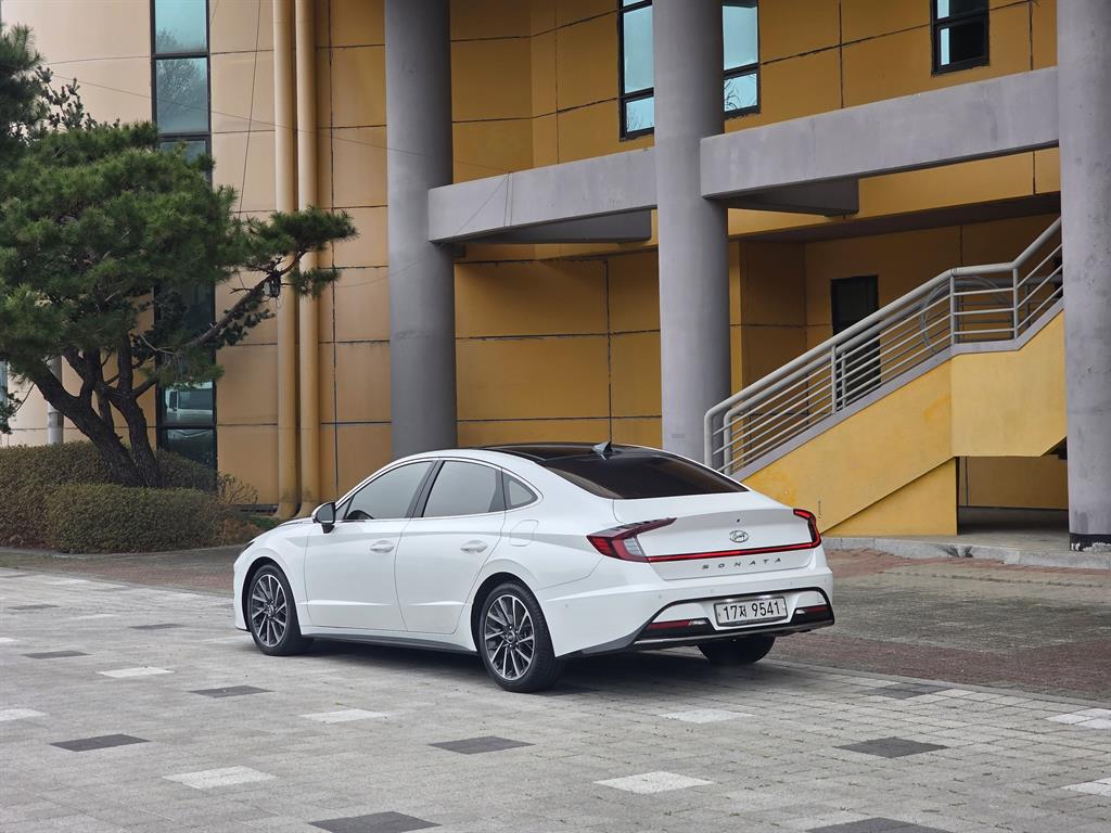 HYUNDAI Sonata - Vista 4