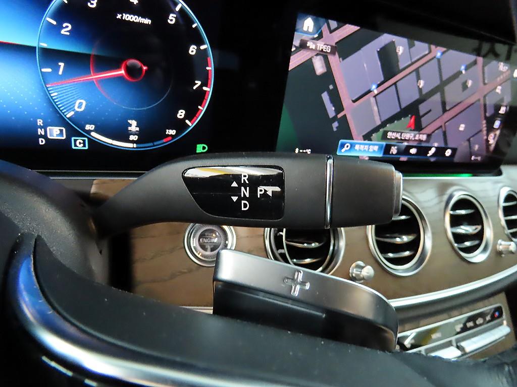 Mercedes Benz E class - Vista 10