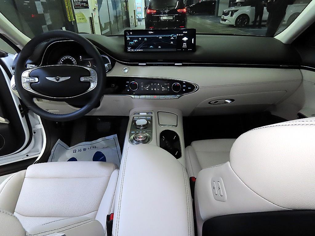 Genesis GV70 - Vista 10