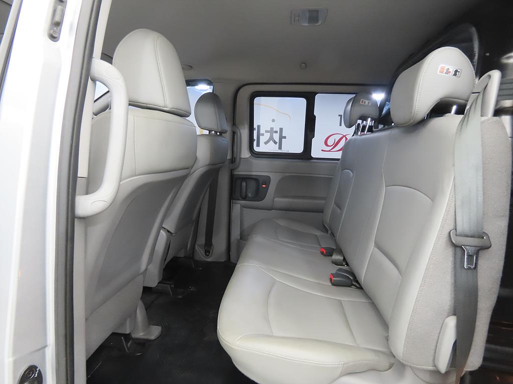 HYUNDAI Starex - Vista 6
