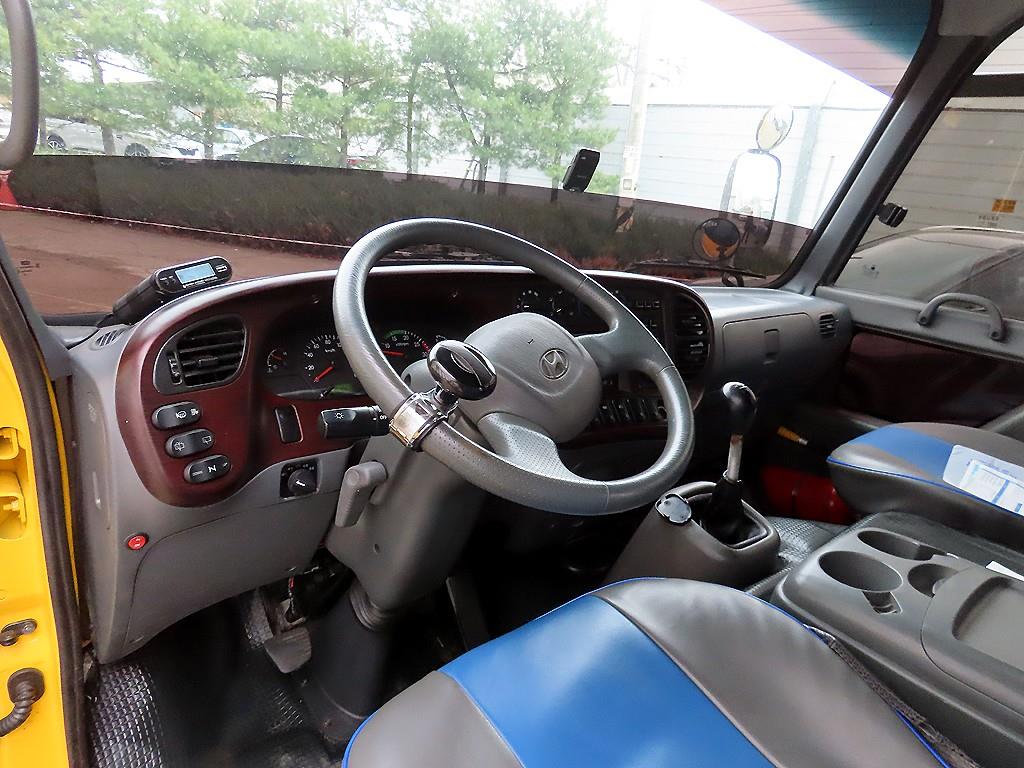 medium and large bus Hyundai bus - Vista 10