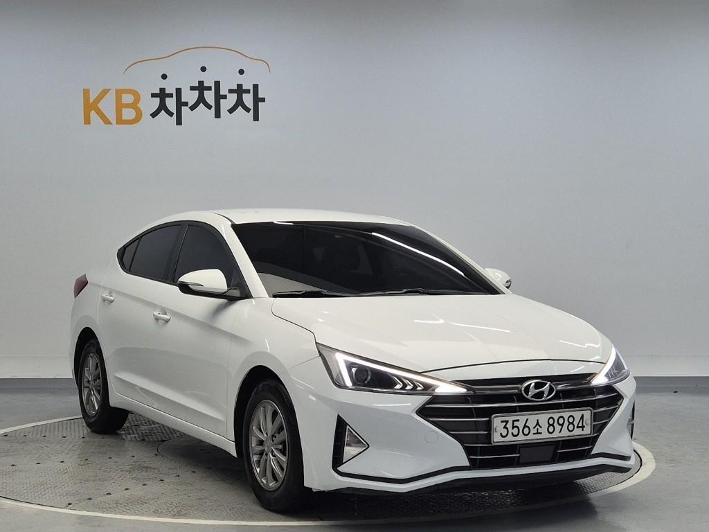 HYUNDAI Avante - Vista 4