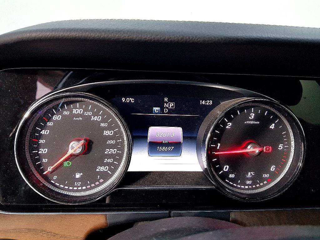 Mercedes Benz E class - Vista 6