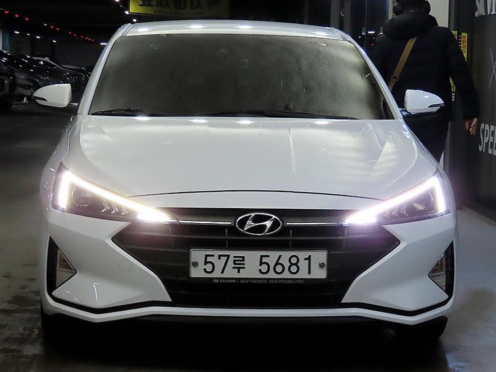 HYUNDAI Avante - Vista 2