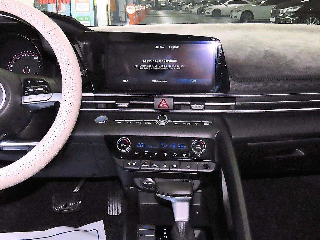 HYUNDAI Avante - Vista 11