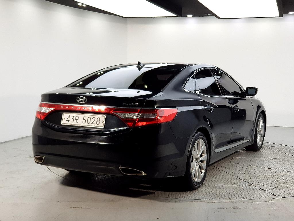 HYUNDAI Grandeur - Vista 4