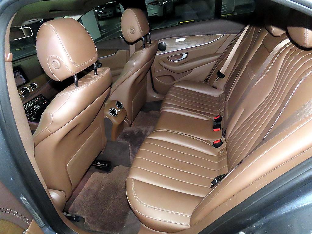 Mercedes Benz E class - Vista 7