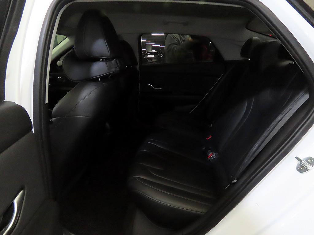 HYUNDAI Avante - Vista 7