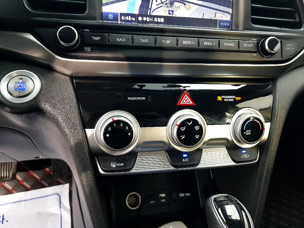 HYUNDAI Avante - Vista 12