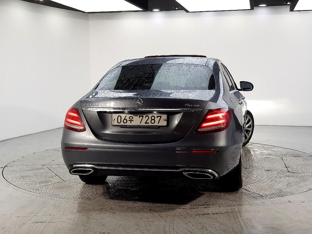 Mercedes Benz E class - Vista 3