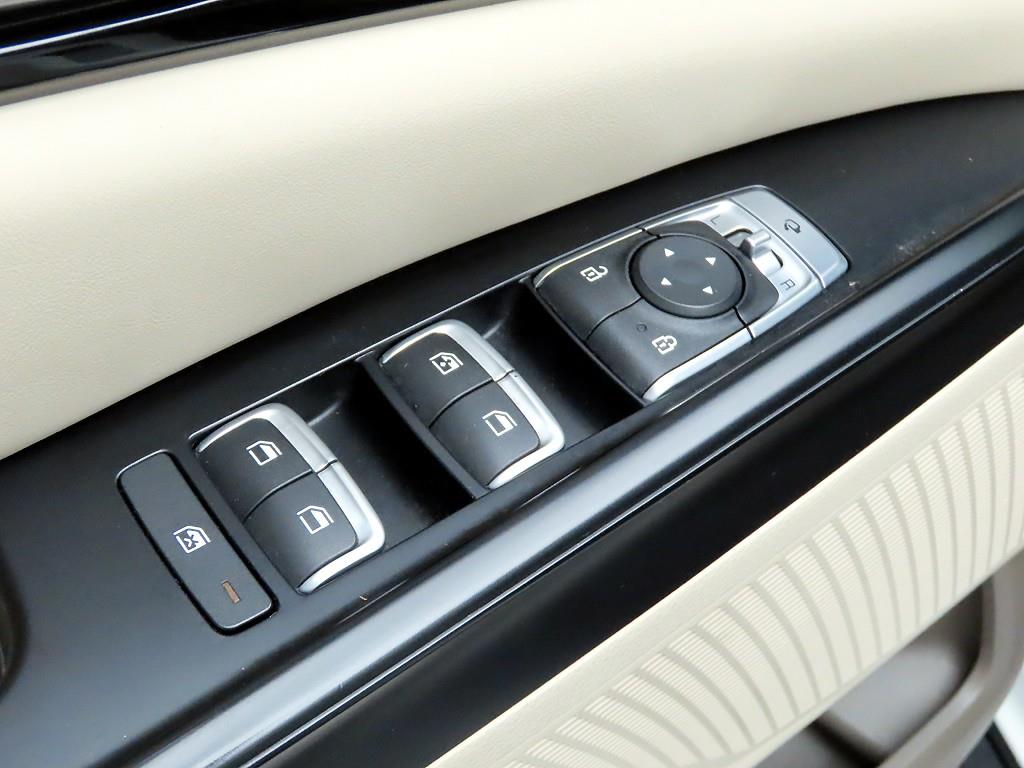 KIA Carnival - Vista 12