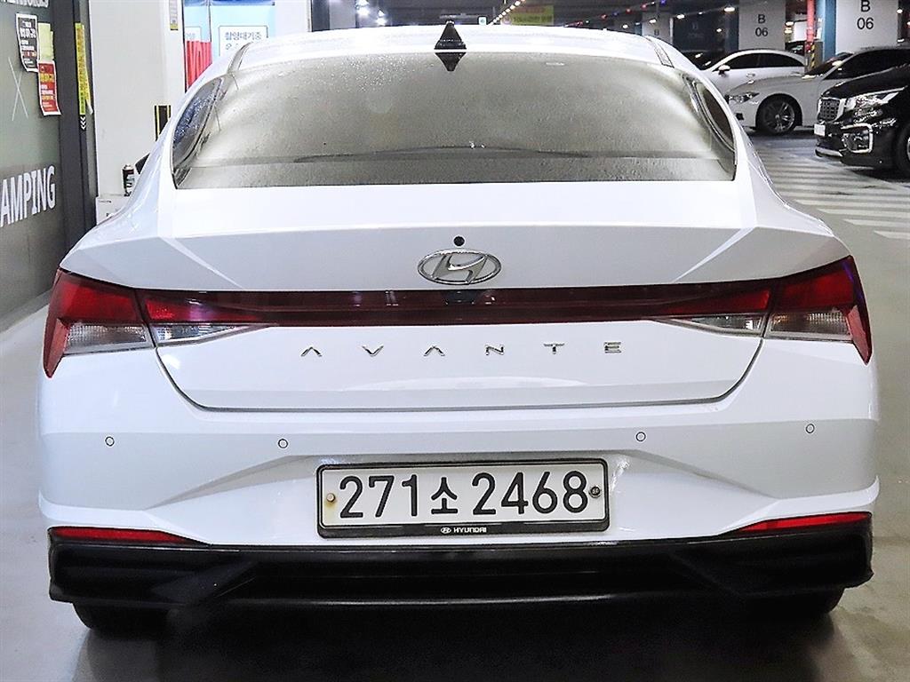 HYUNDAI Avante - Vista 5