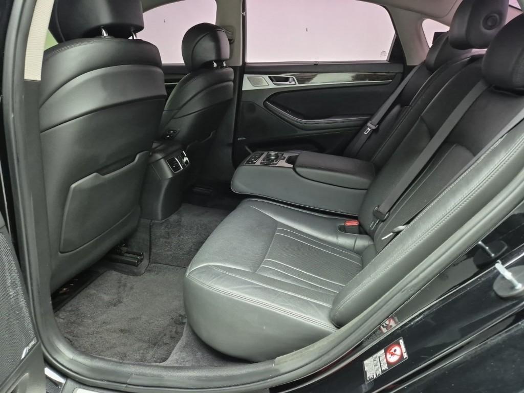 Genesis G80 - Vista 12