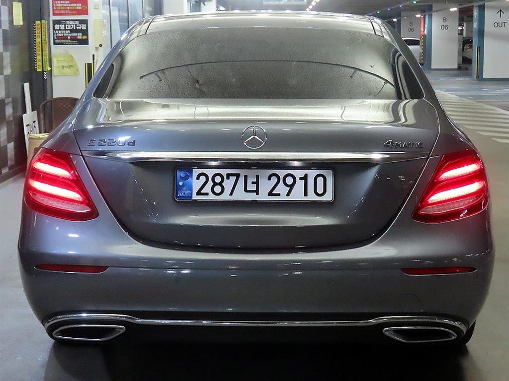 Mercedes Benz E class - Vista 5