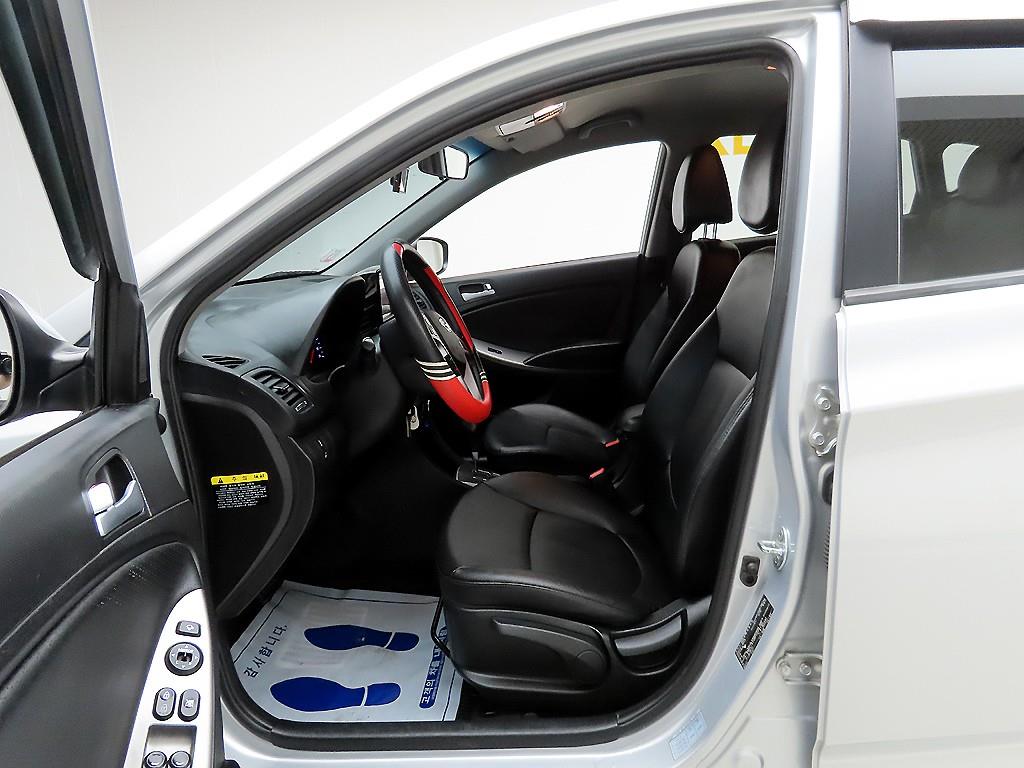 HYUNDAI Accent 2015 Plateado - Importación desde Corea - HF Imports Iquique - Foto 13