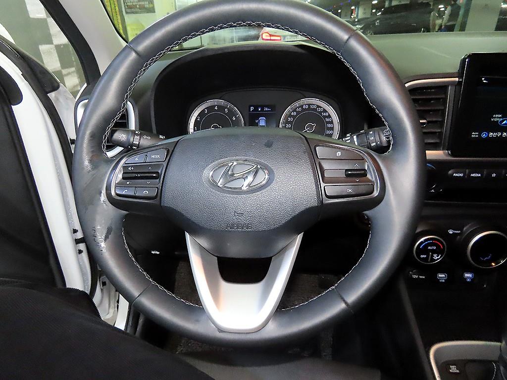 HYUNDAI Venue - Vista 8