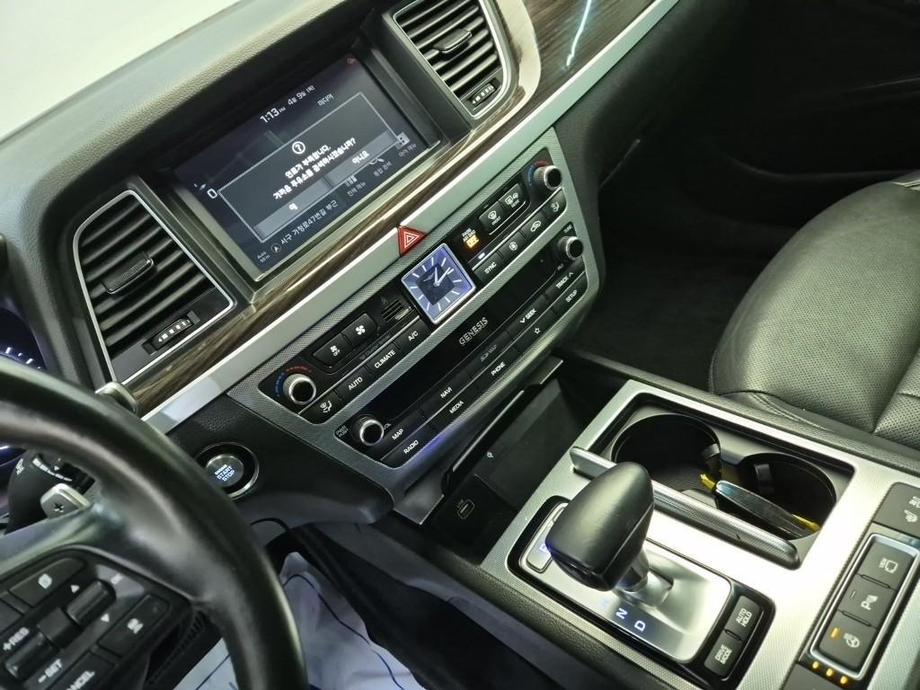 Genesis G80 - Vista 10