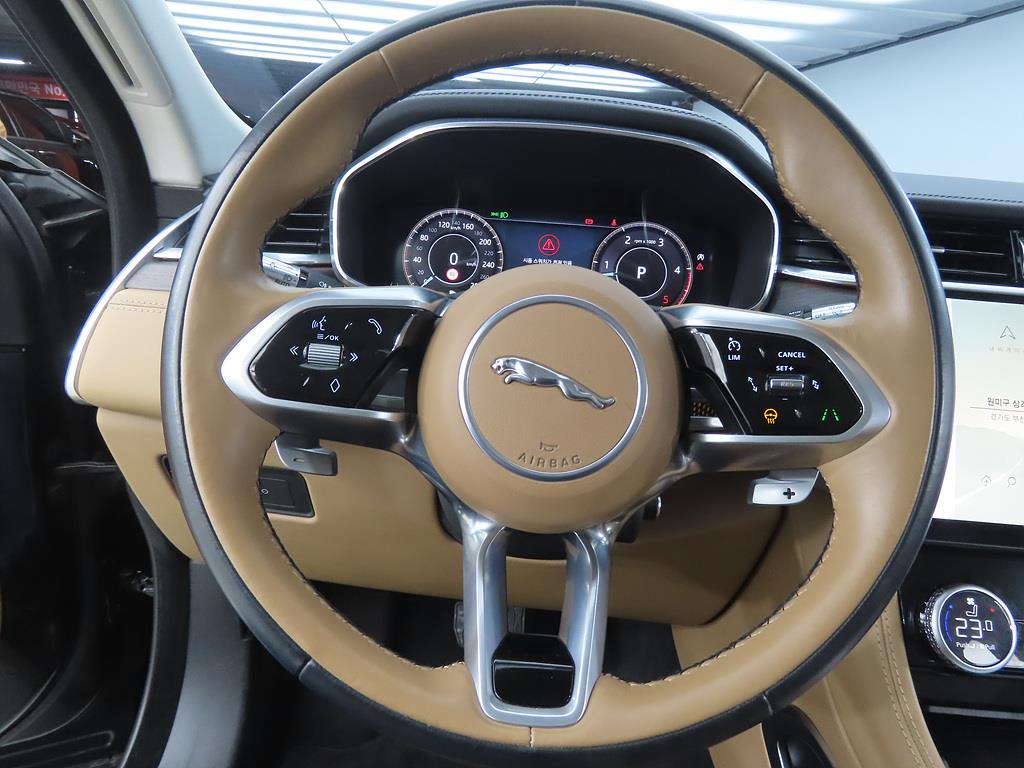 Jaguar F-PACE - Vista 8